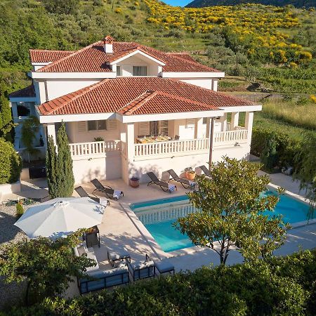 Holiday Home Plasa Zrnovnica Exterior photo