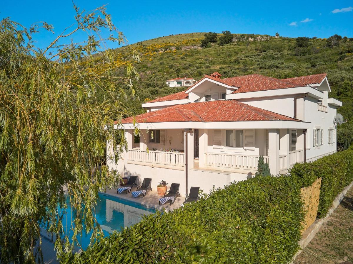 Holiday Home Plasa Zrnovnica Exterior photo