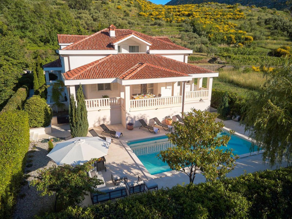 Holiday Home Plasa Zrnovnica Exterior photo