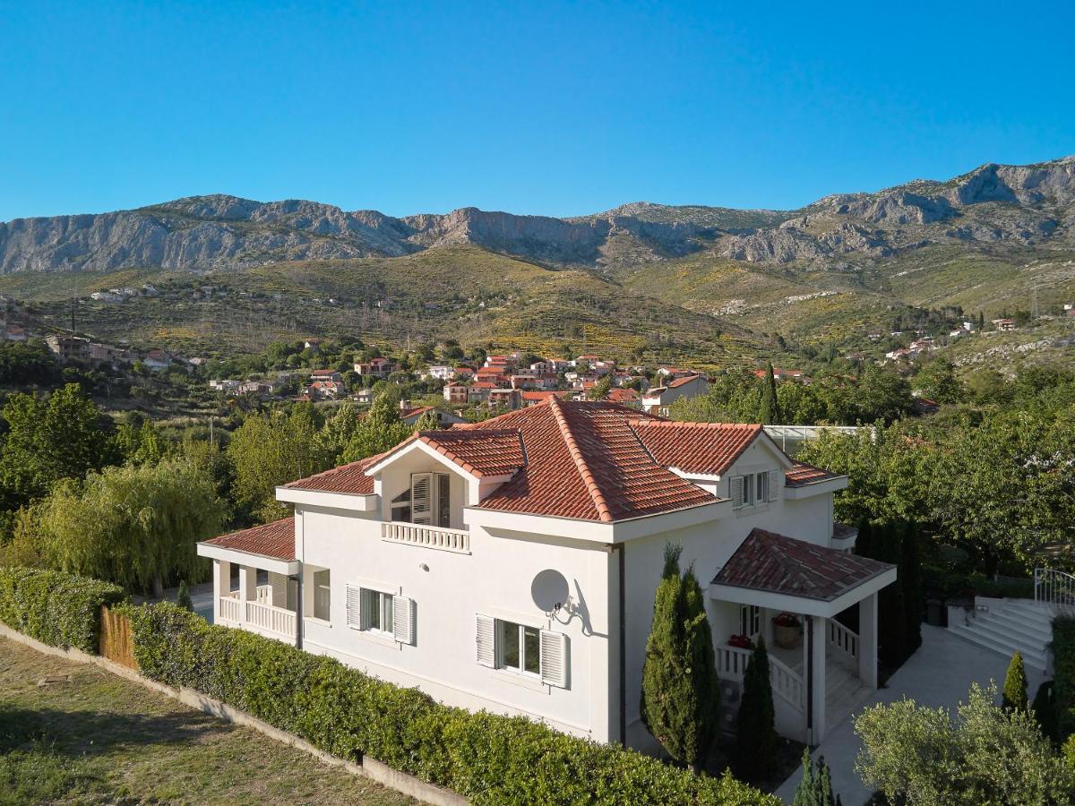 Holiday Home Plasa Zrnovnica Exterior photo