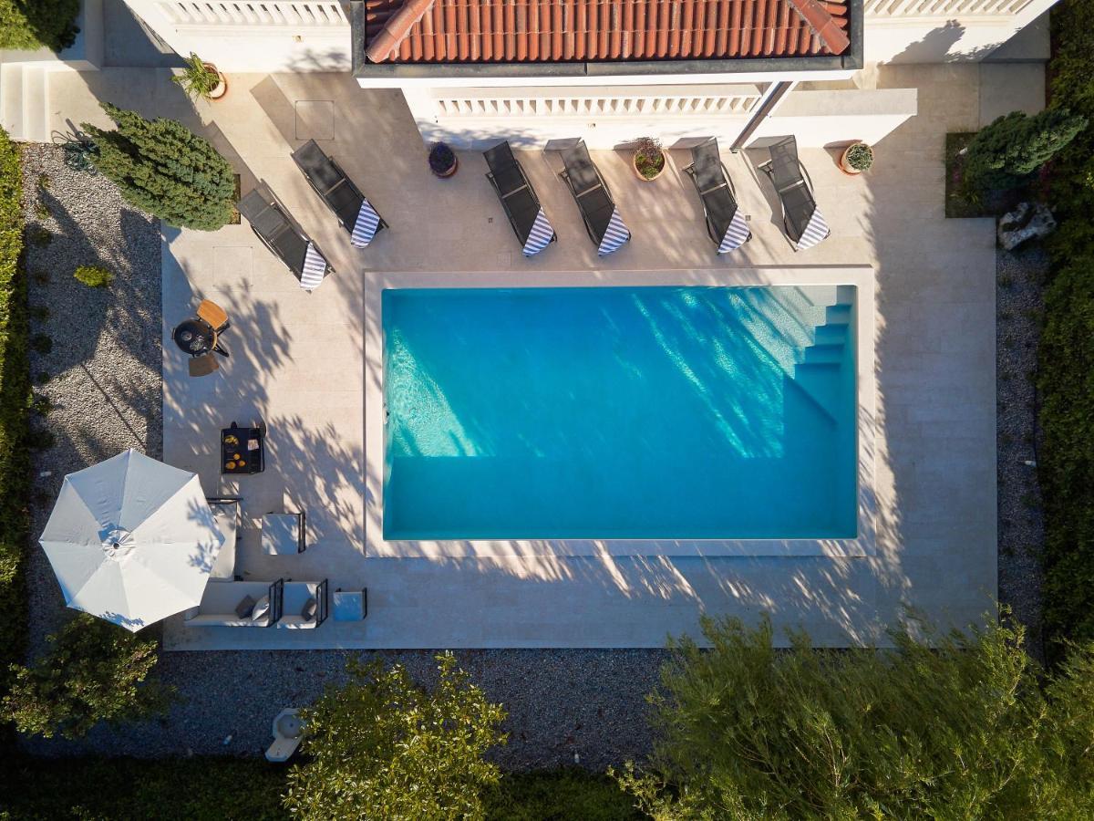 Holiday Home Plasa Zrnovnica Exterior photo